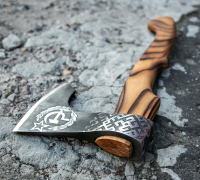 Топор из стали 9ХС с художественным оформлением