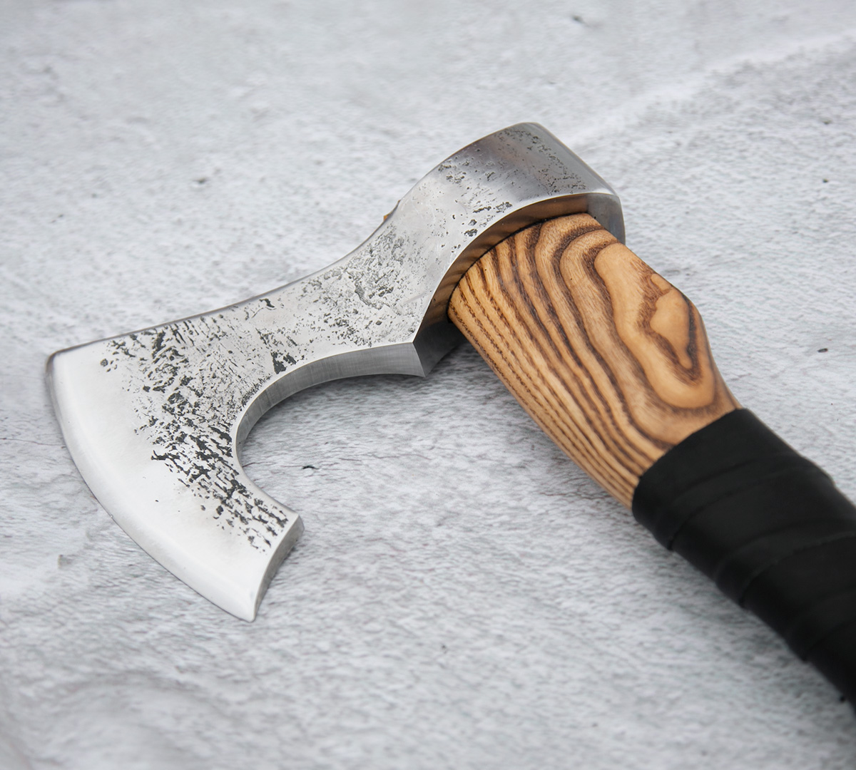 Топор Ермак из стали 9ХС