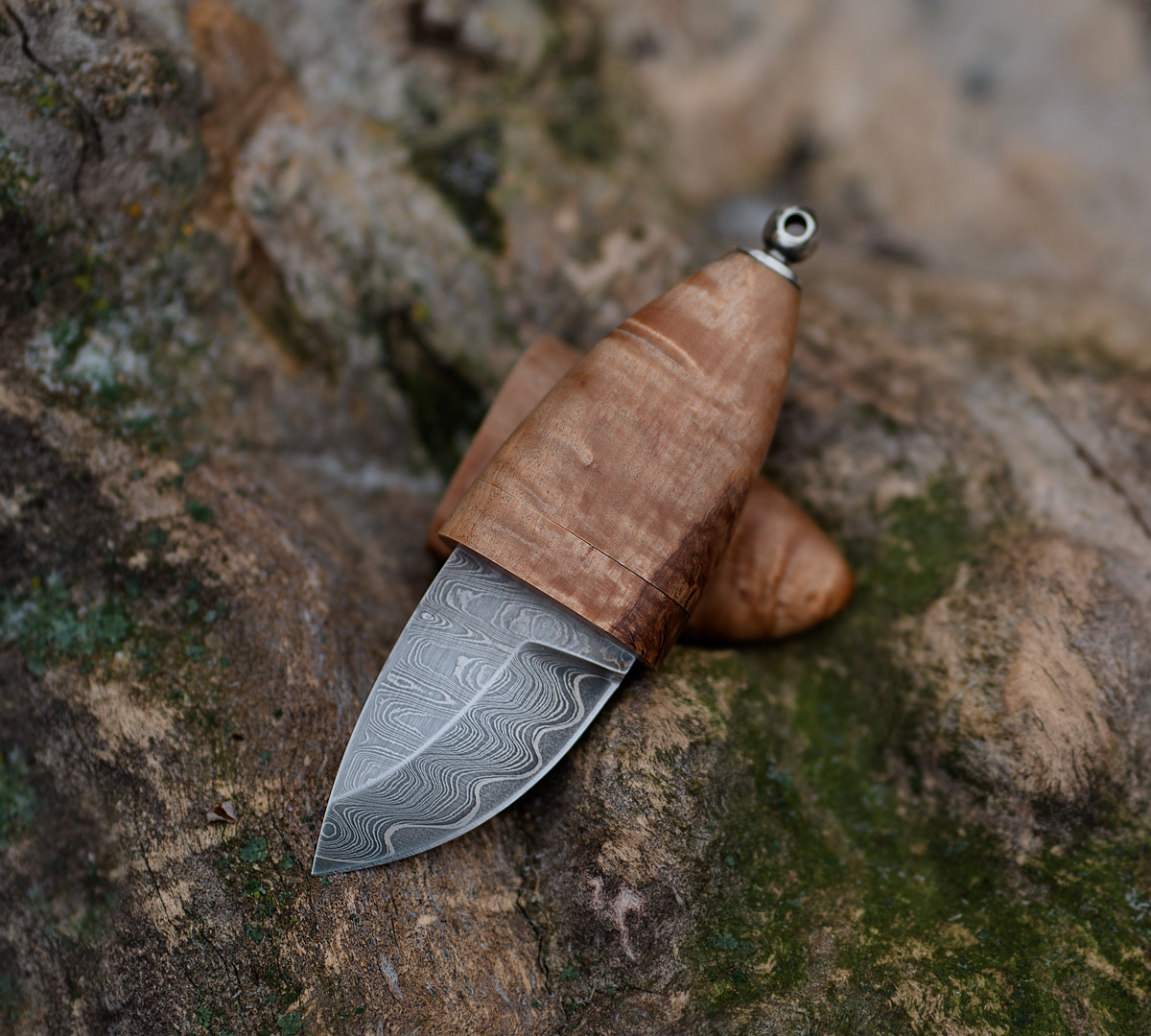 Шейный нож из стали S390 в нержавеющих обкладках