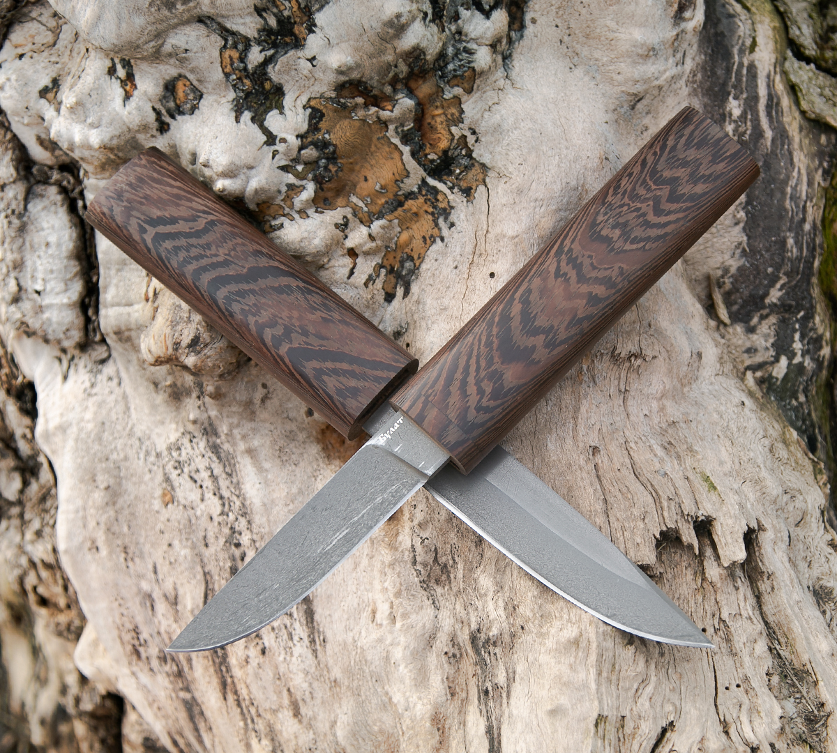 Нож с двумя клинками из булатной стали