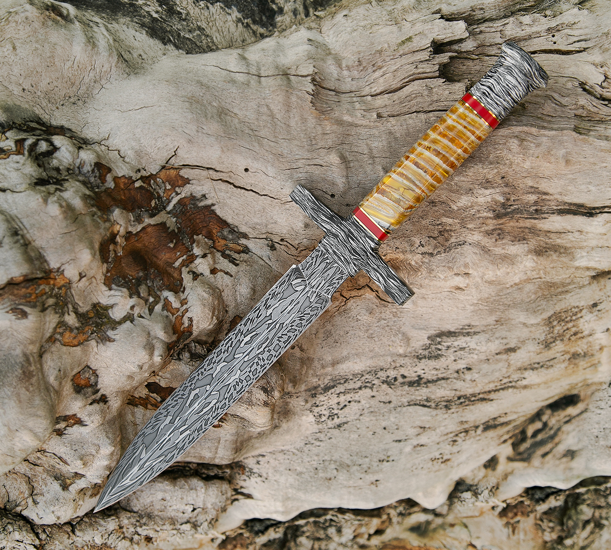 Кинжал из мозаичной дамасской стали