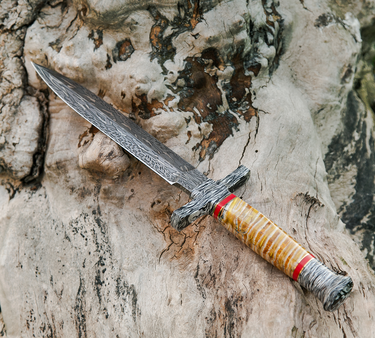 Кинжал из мозаичной дамасской стали