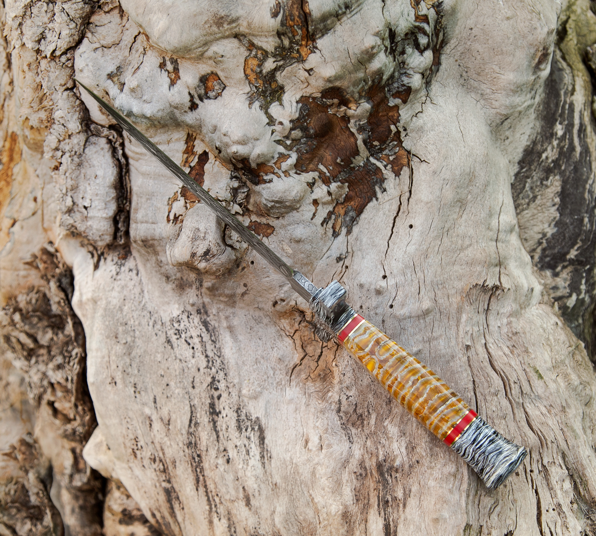 Кинжал из мозаичной дамасской стали