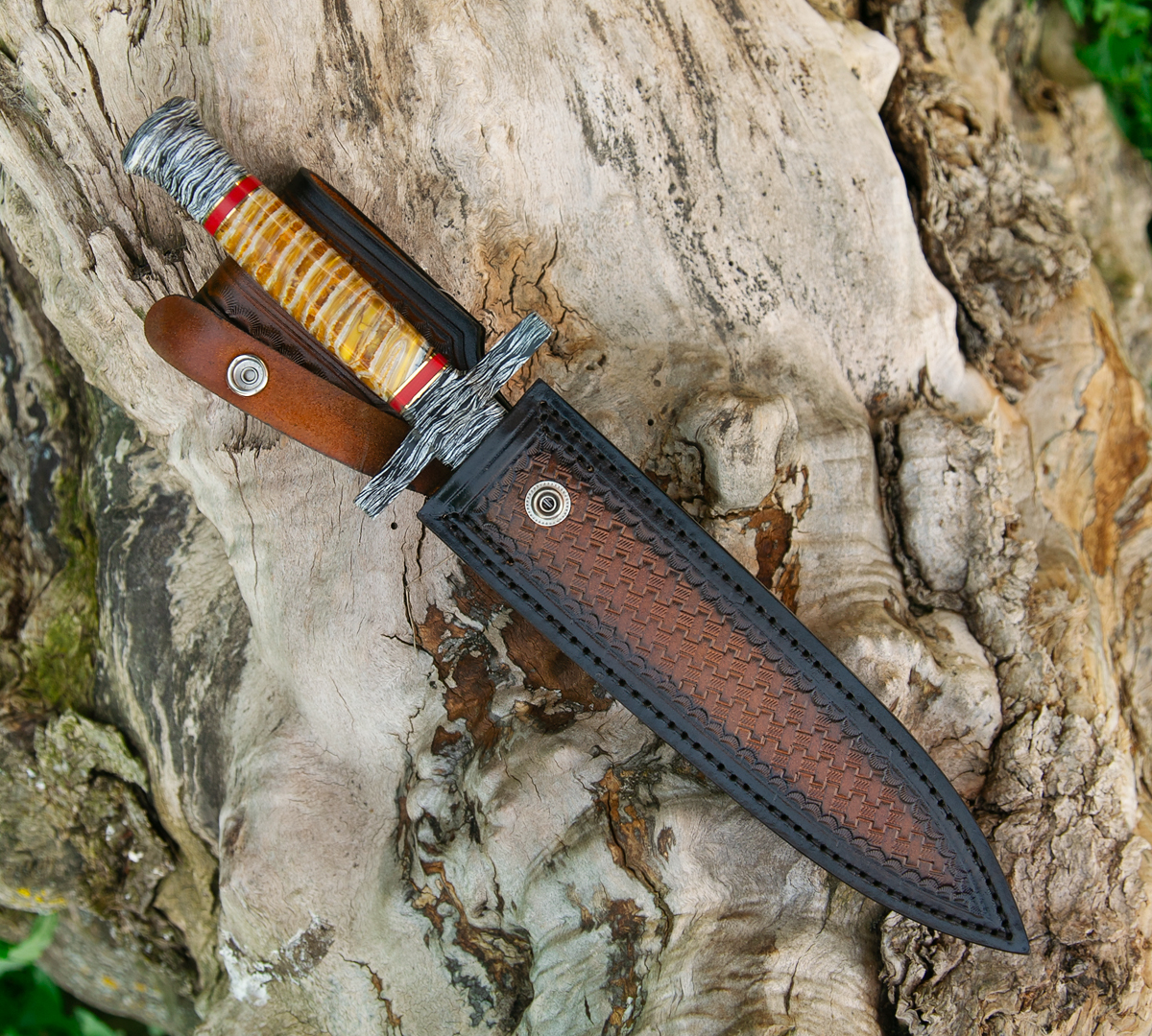 Кинжал из мозаичной дамасской стали